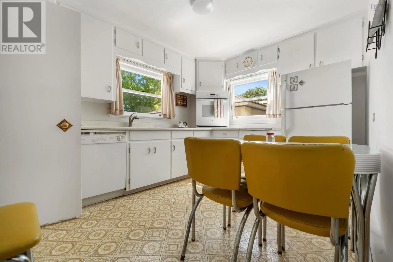 7 ROOSEVELT Avenue