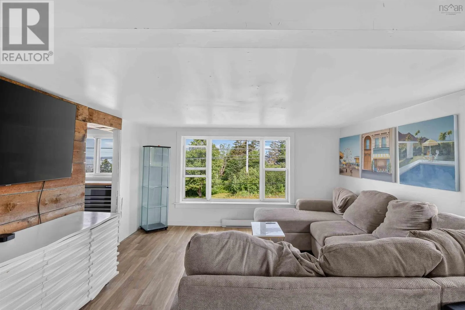 8960 Highway 101