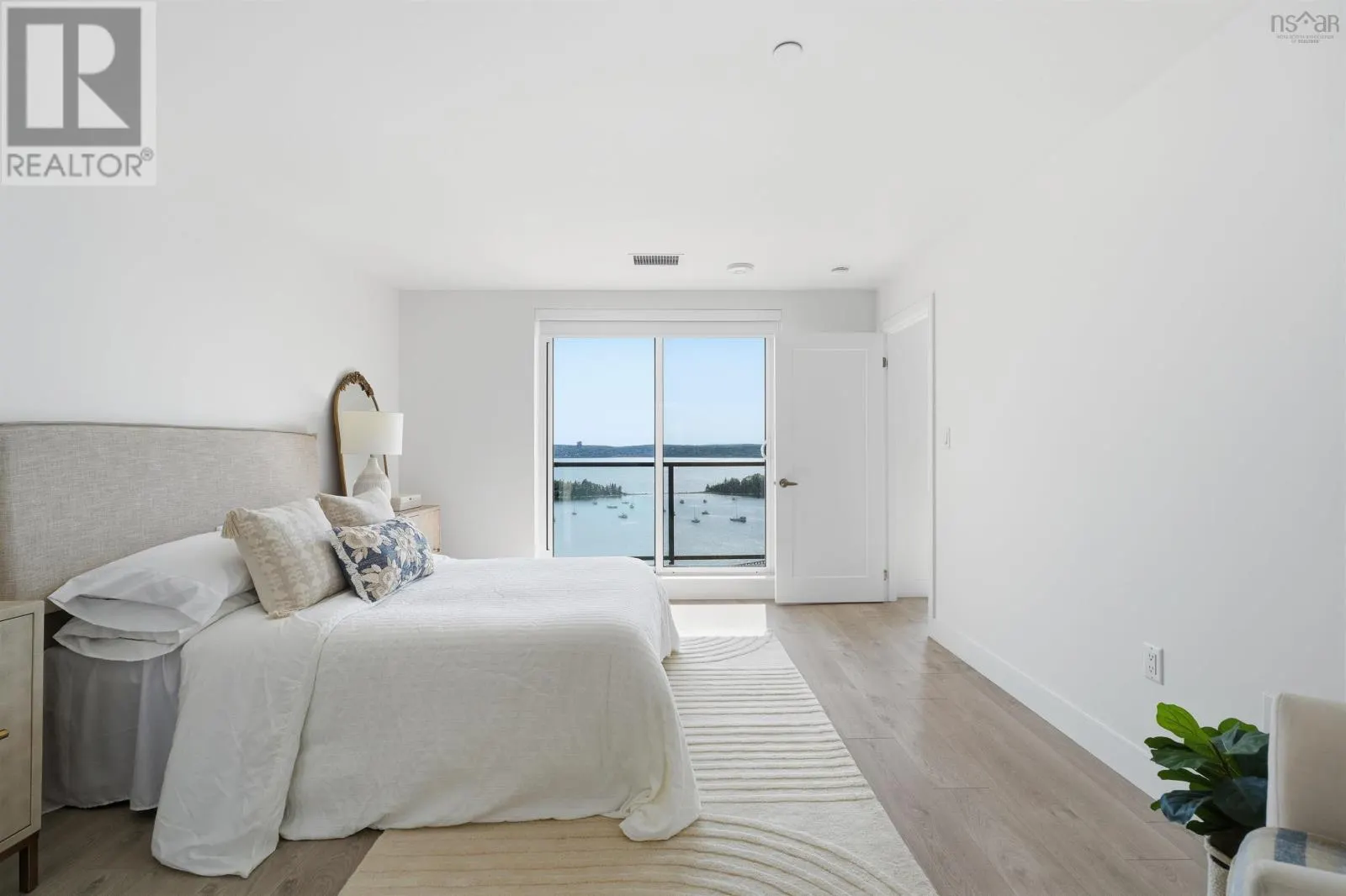 1602 72 Seapoint Road
