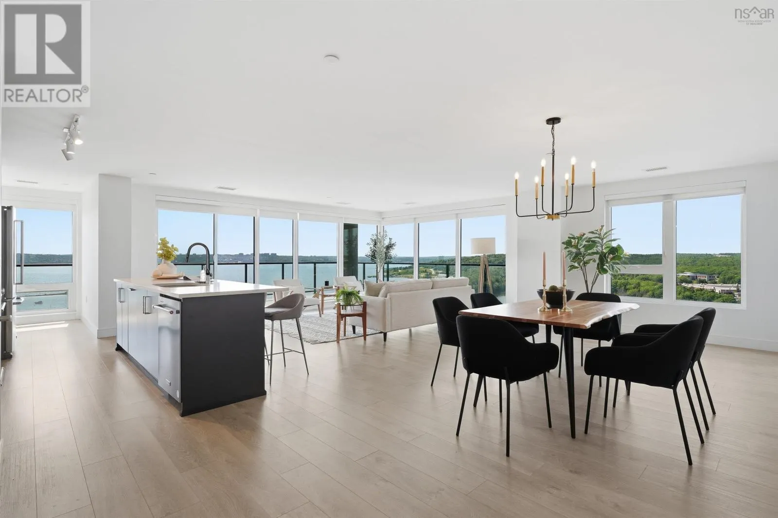 1602 72 Seapoint Road