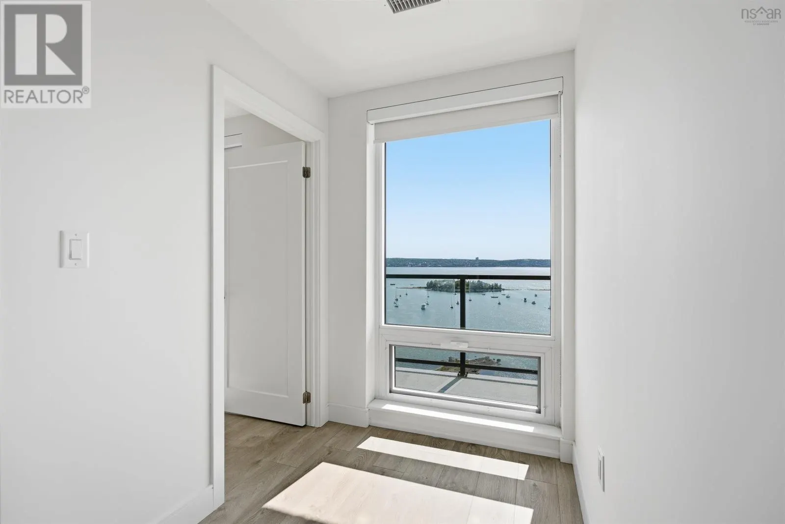 1602 72 Seapoint Road