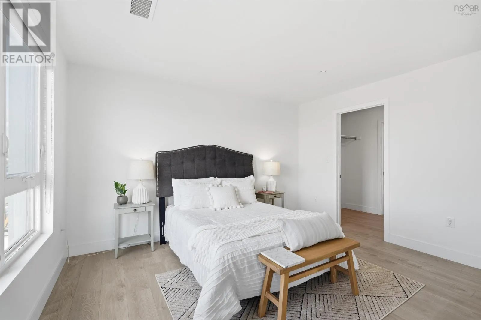 1602 72 Seapoint Road