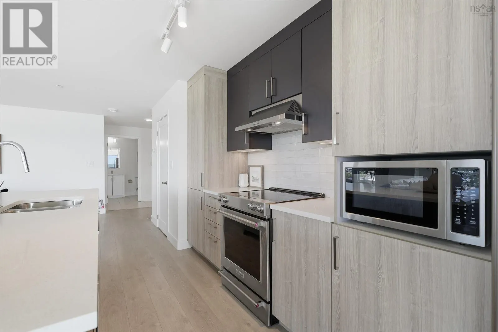 1602 72 Seapoint Road