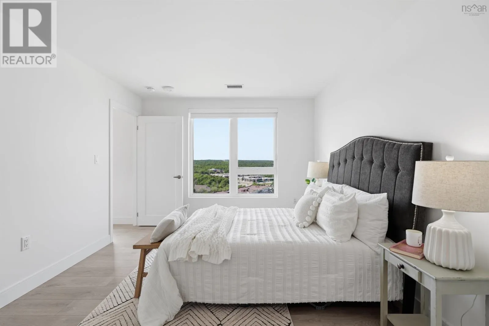 1602 72 Seapoint Road