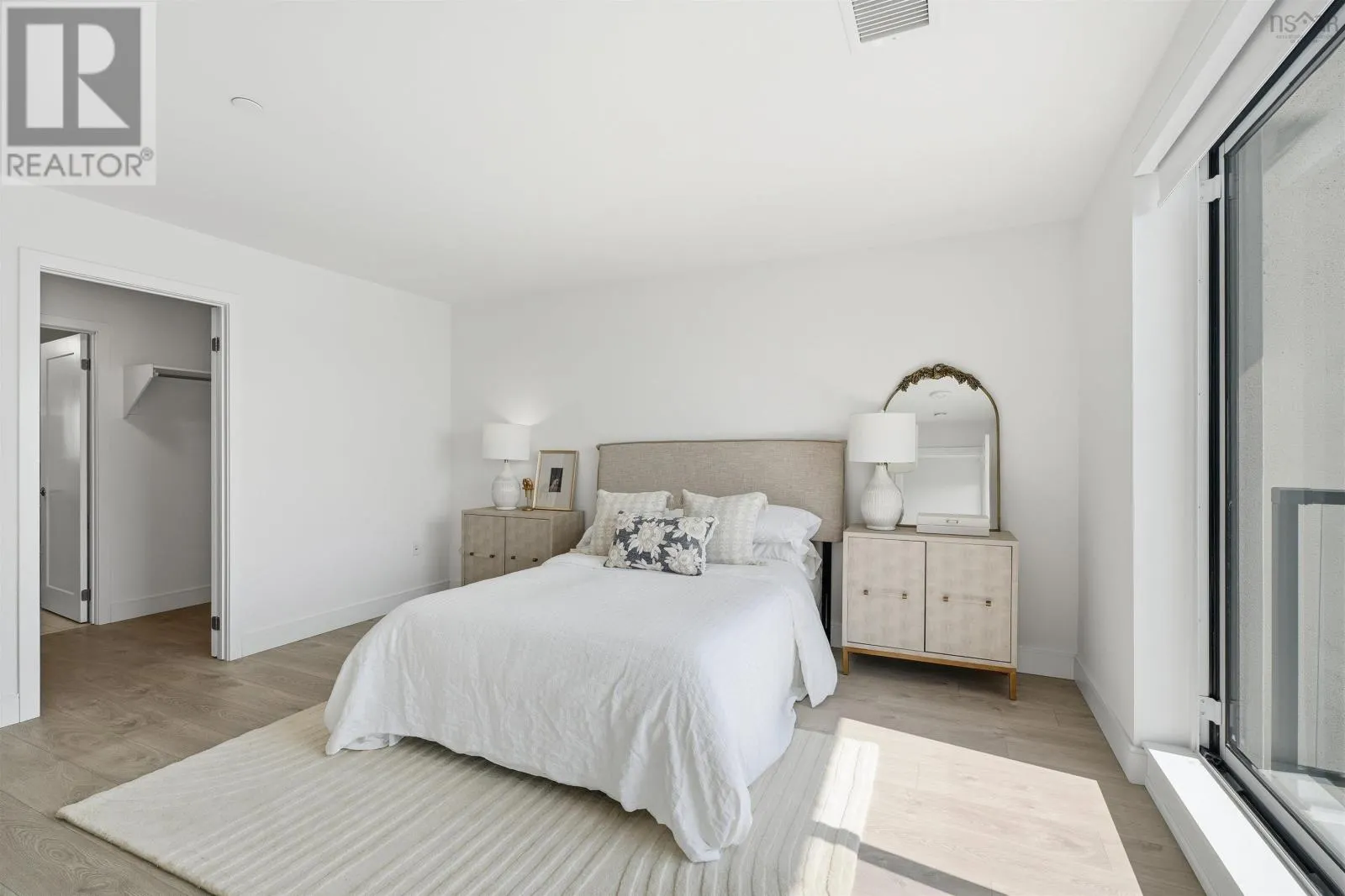 1602 72 Seapoint Road