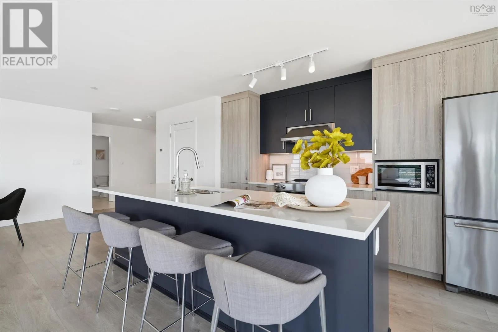 1602 72 Seapoint Road