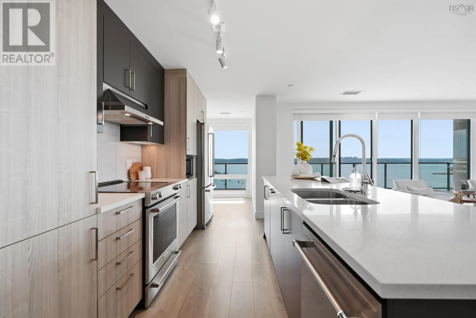 1602 72 Seapoint Road