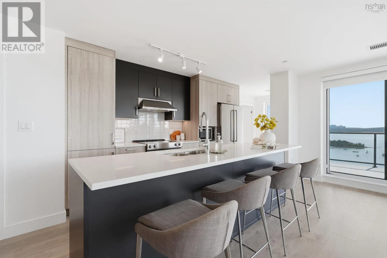 1602 72 Seapoint Road