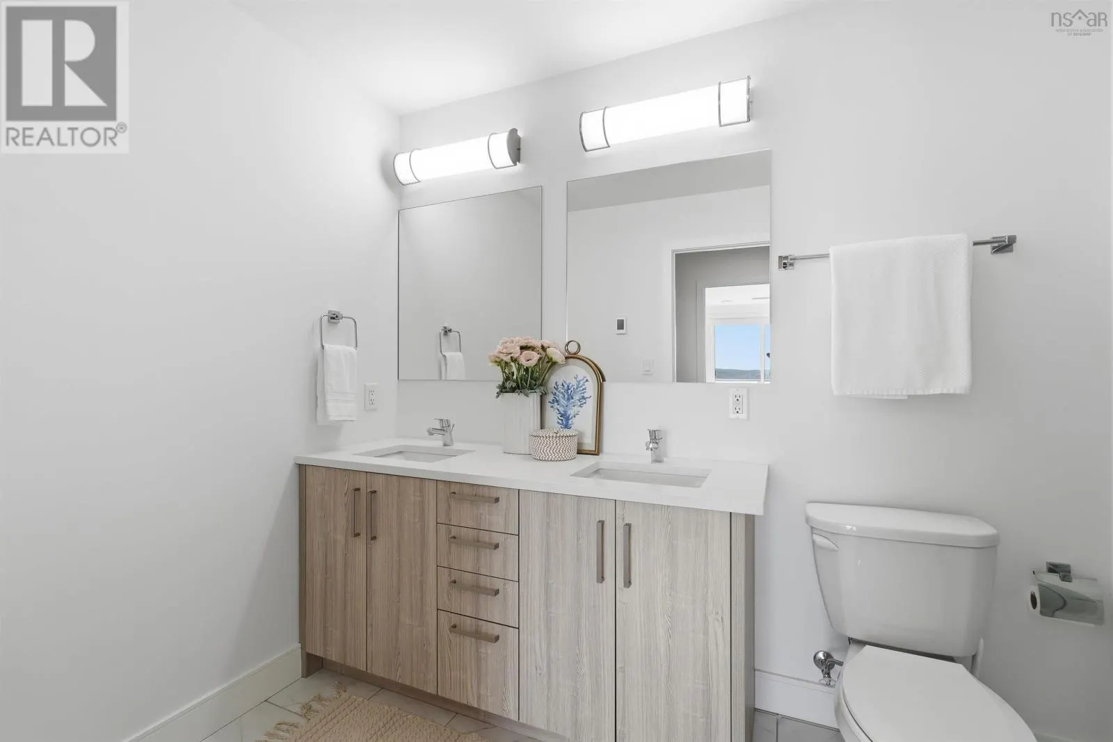 1602 72 Seapoint Road