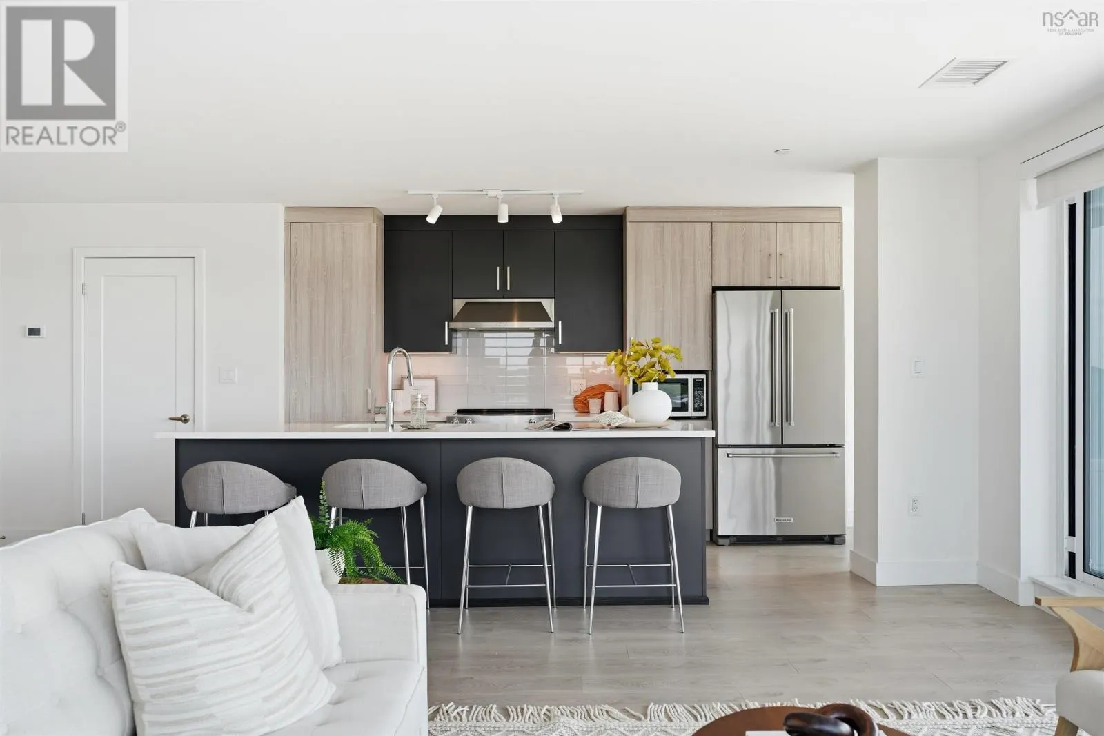 1602 72 Seapoint Road