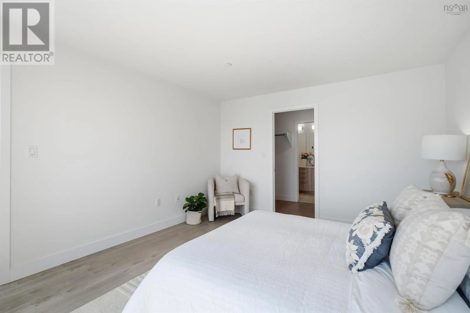 1602 72 Seapoint Road