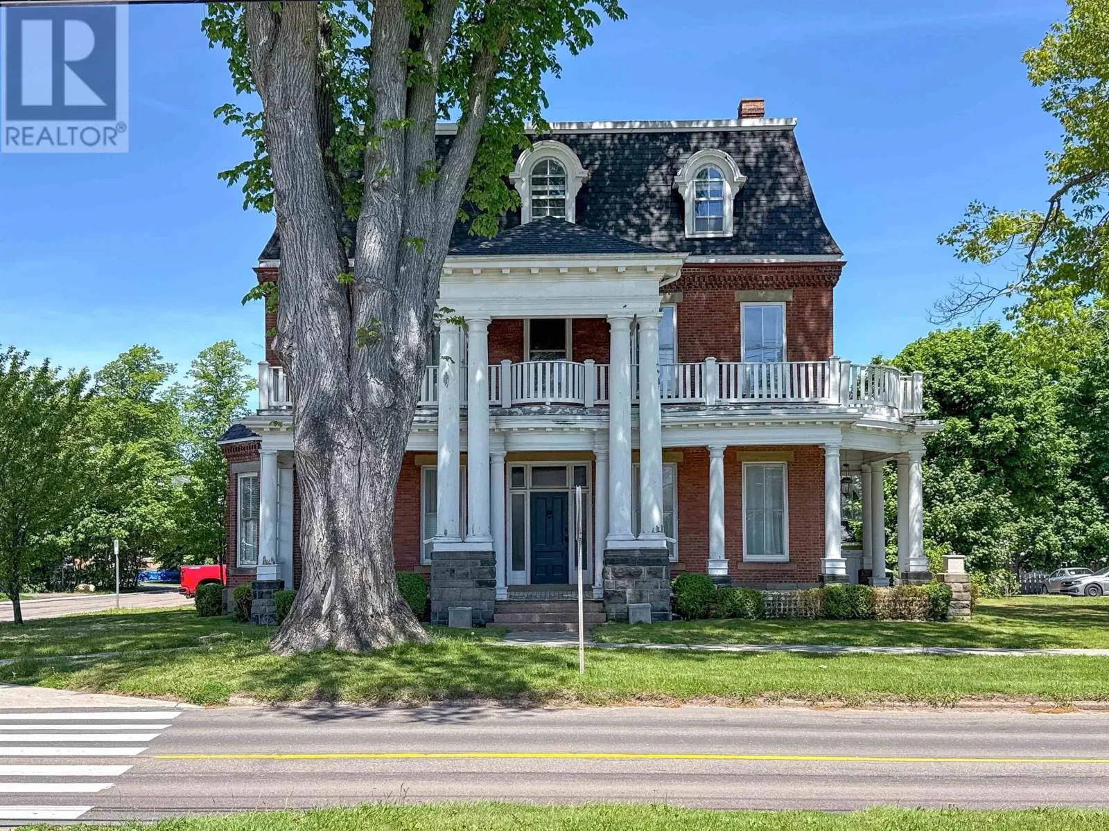 2 Ambrose Street