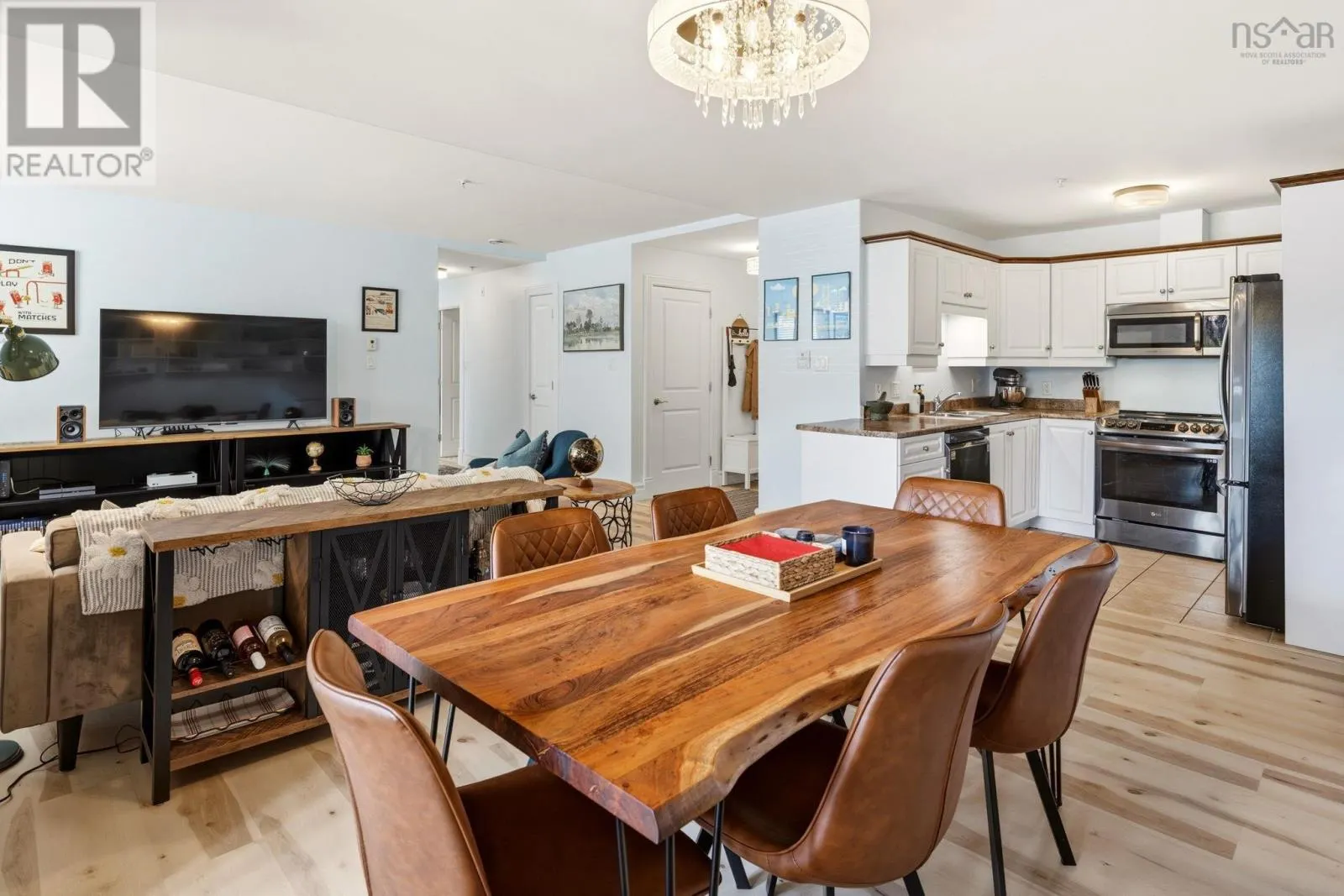111 87 Pebblecreek Crescent