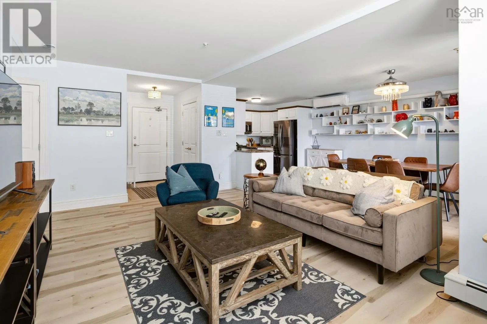 111 87 Pebblecreek Crescent