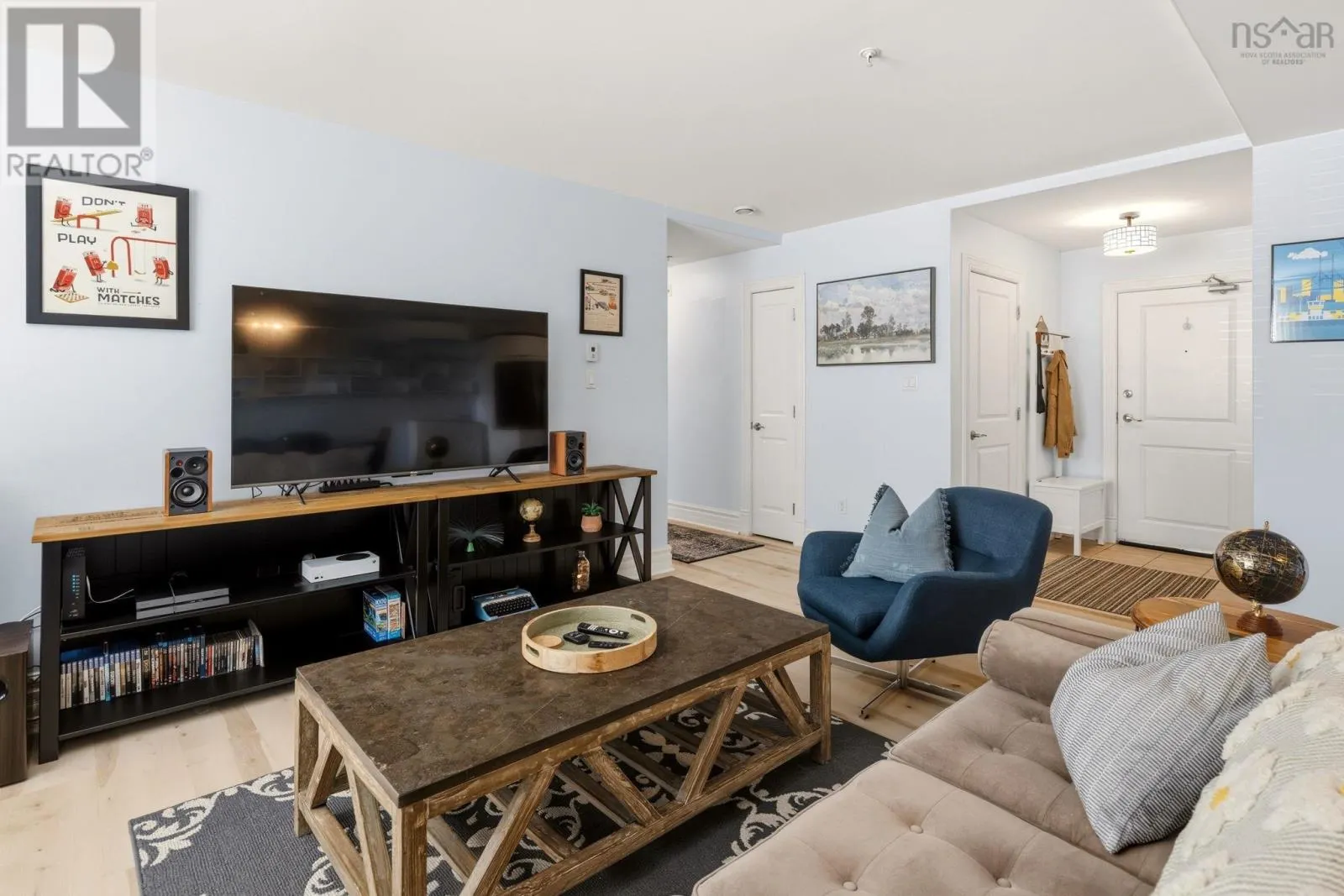 111 87 Pebblecreek Crescent