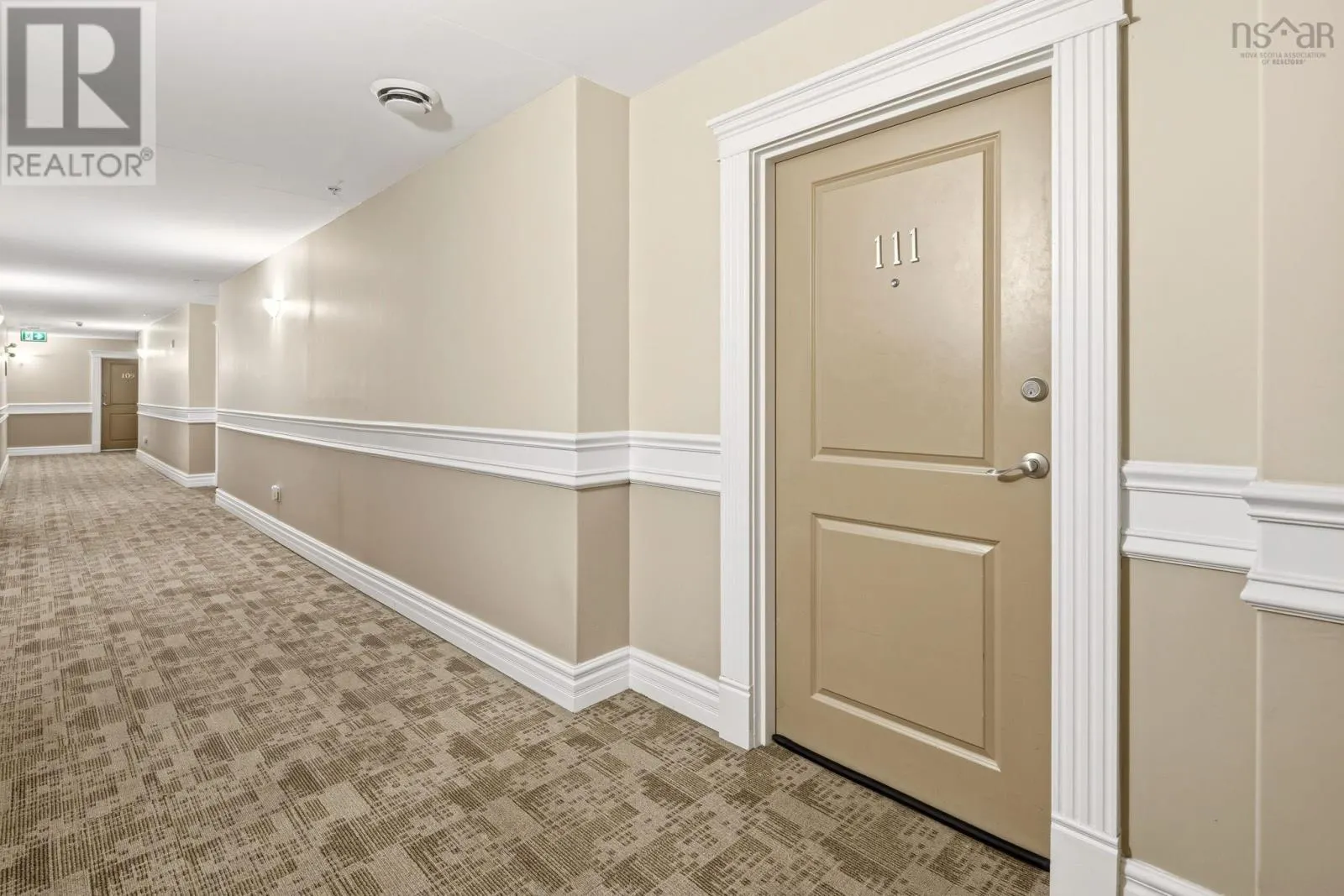 111 87 Pebblecreek Crescent