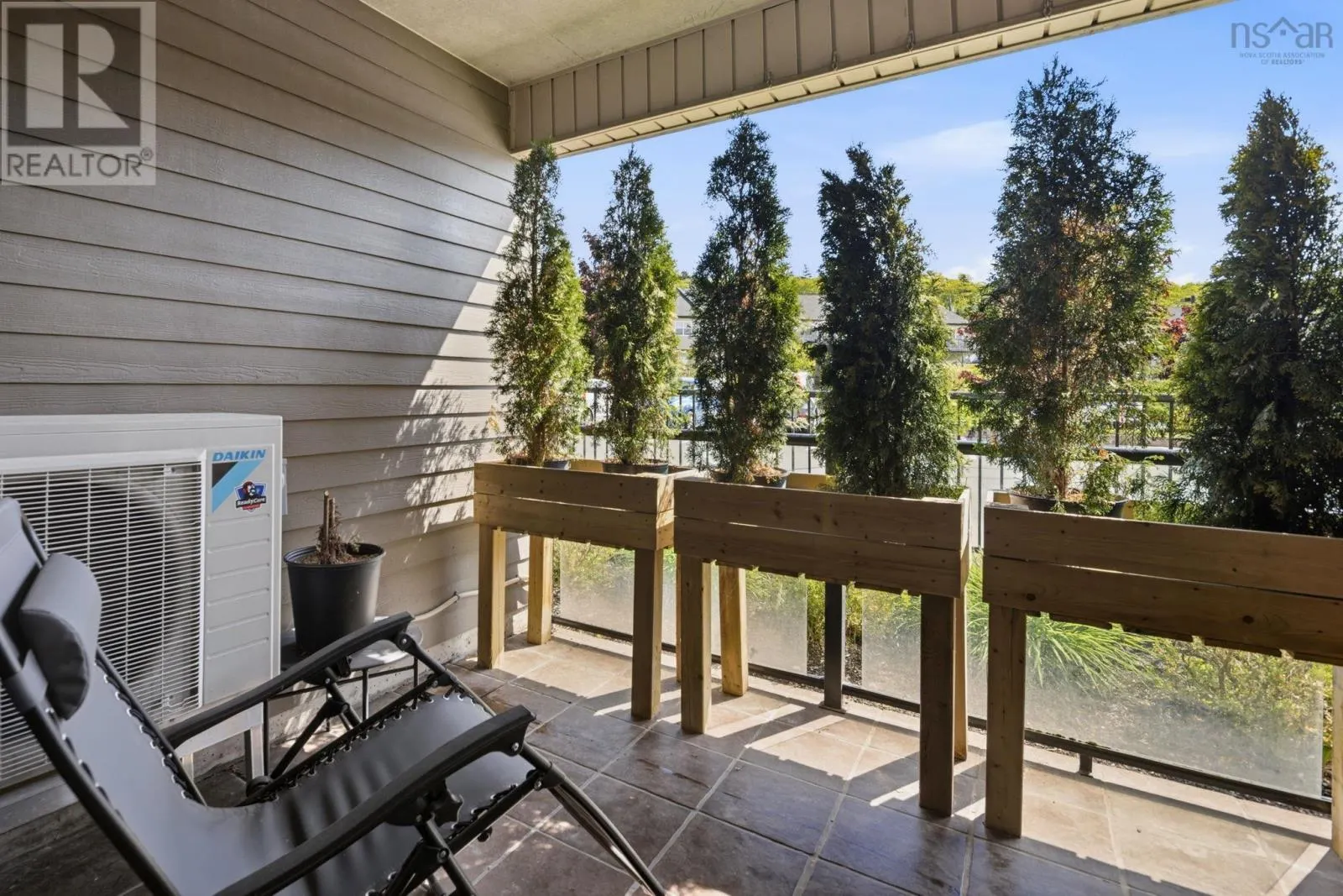 111 87 Pebblecreek Crescent