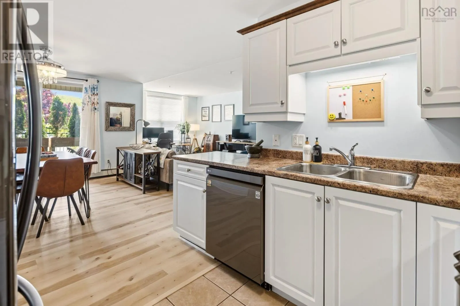 111 87 Pebblecreek Crescent
