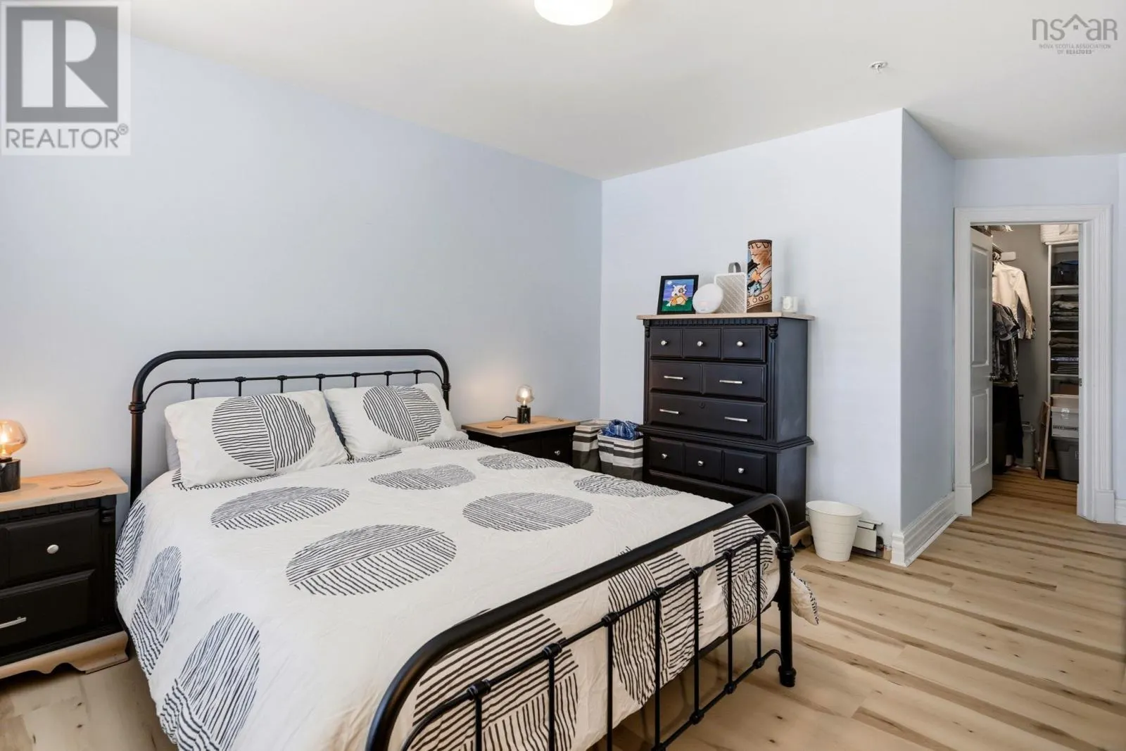 111 87 Pebblecreek Crescent