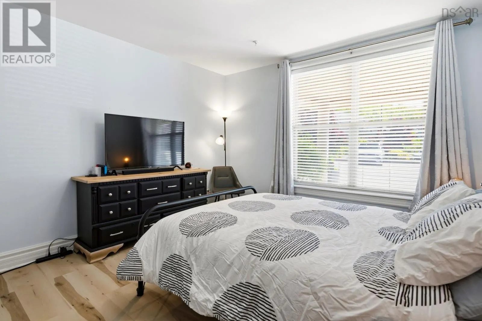 111 87 Pebblecreek Crescent