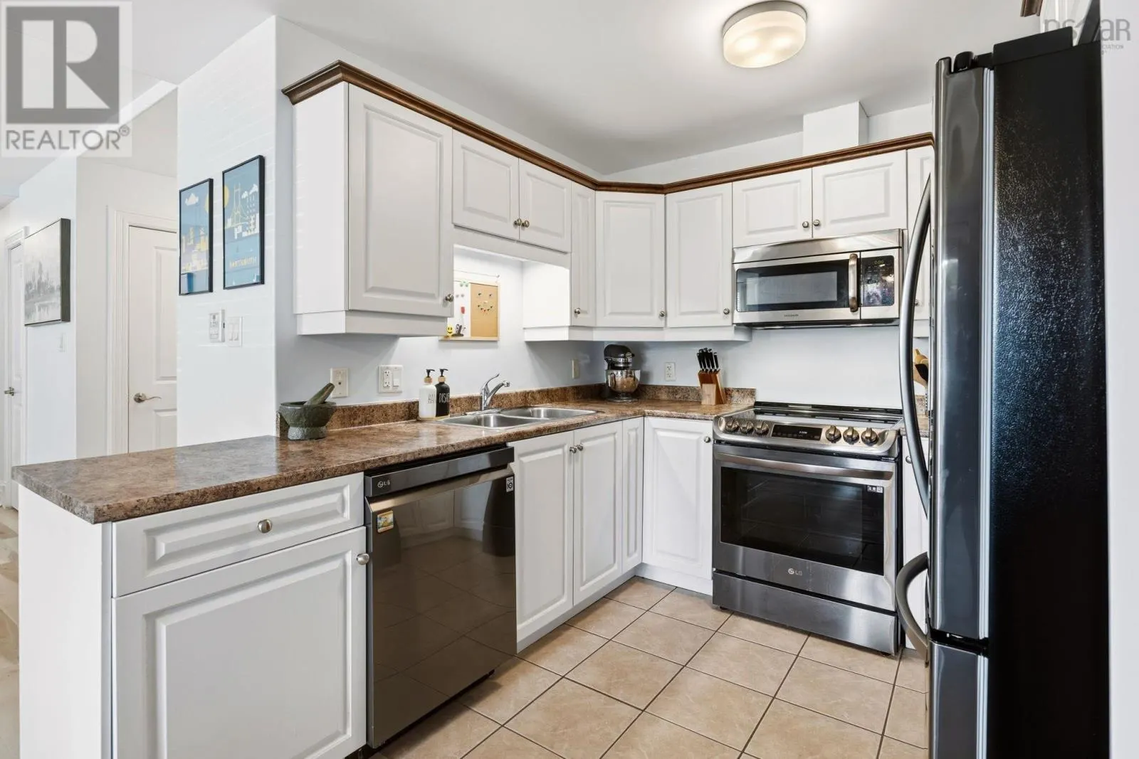 111 87 Pebblecreek Crescent