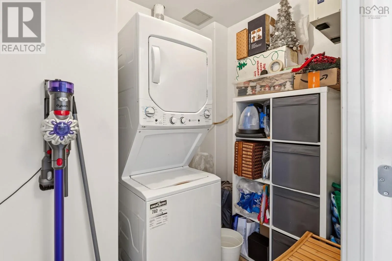 111 87 Pebblecreek Crescent