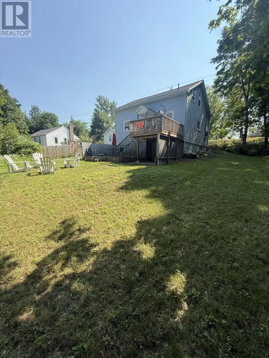 114 Hawthorne Street