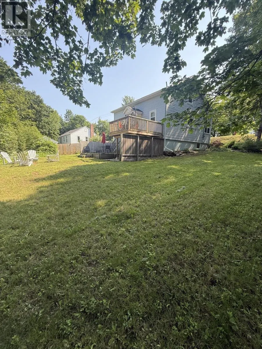 114 Hawthorne Street