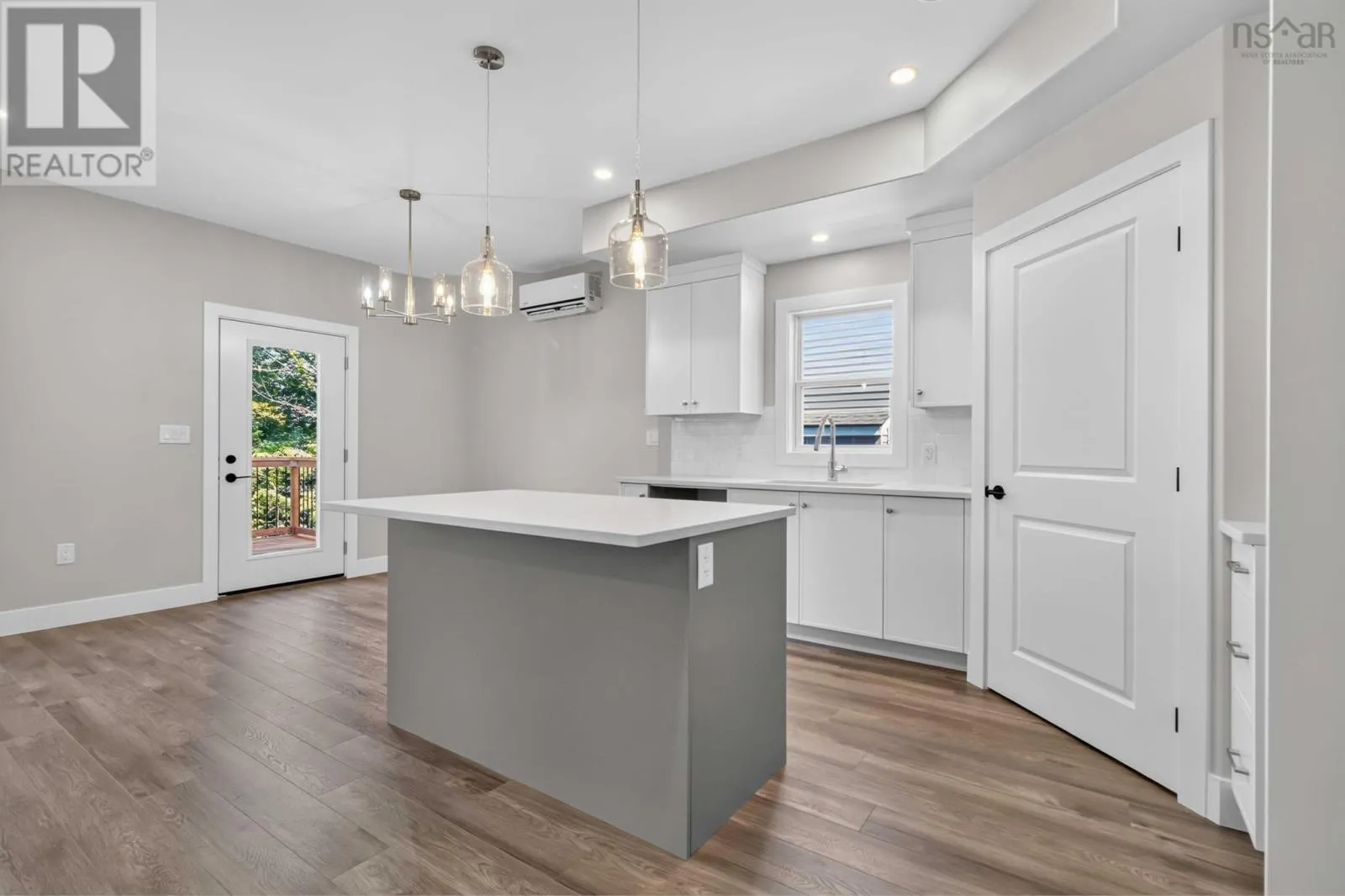 PC-41 33 Pearlgarden Close