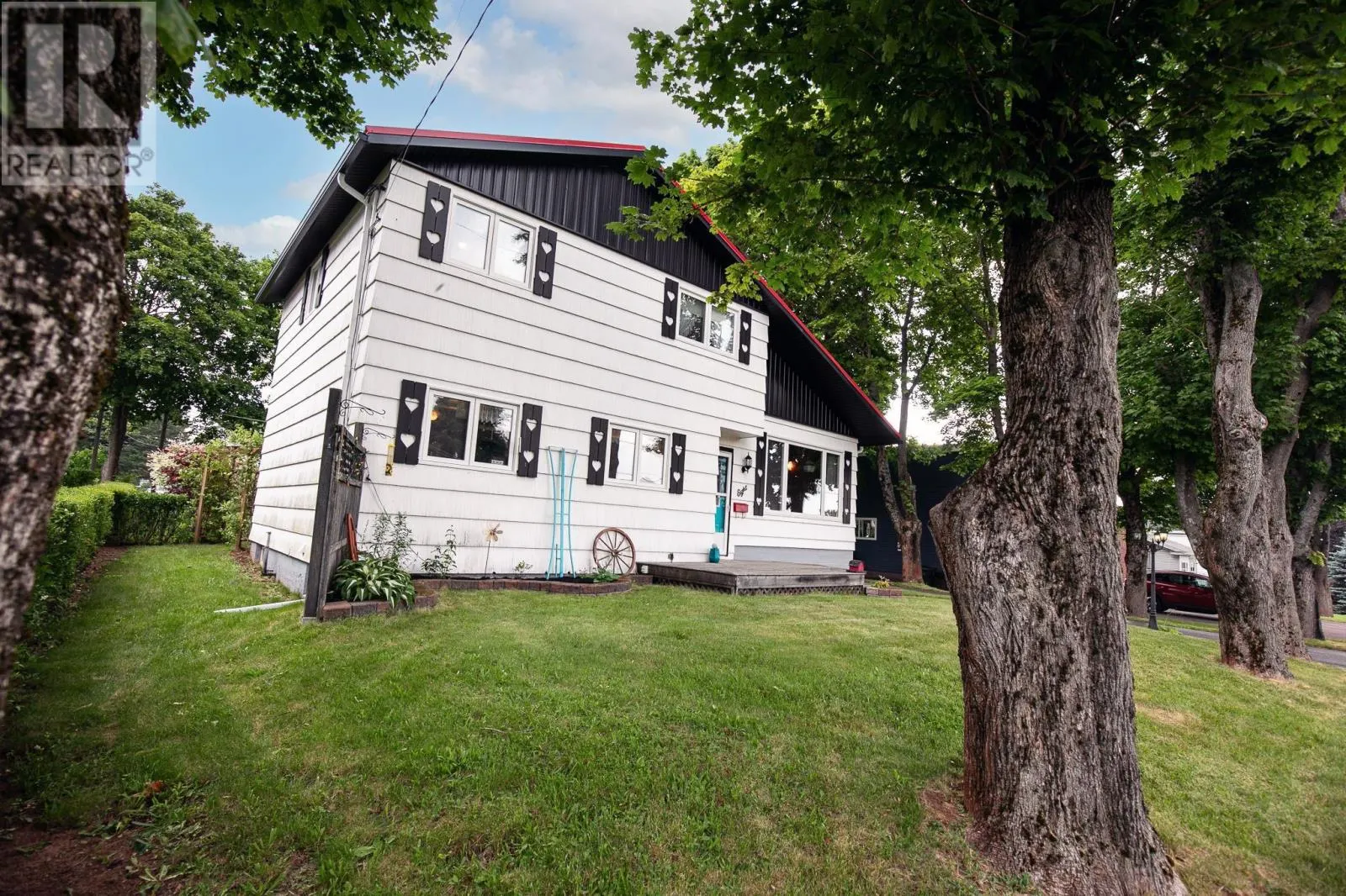 8 Allison Avenue