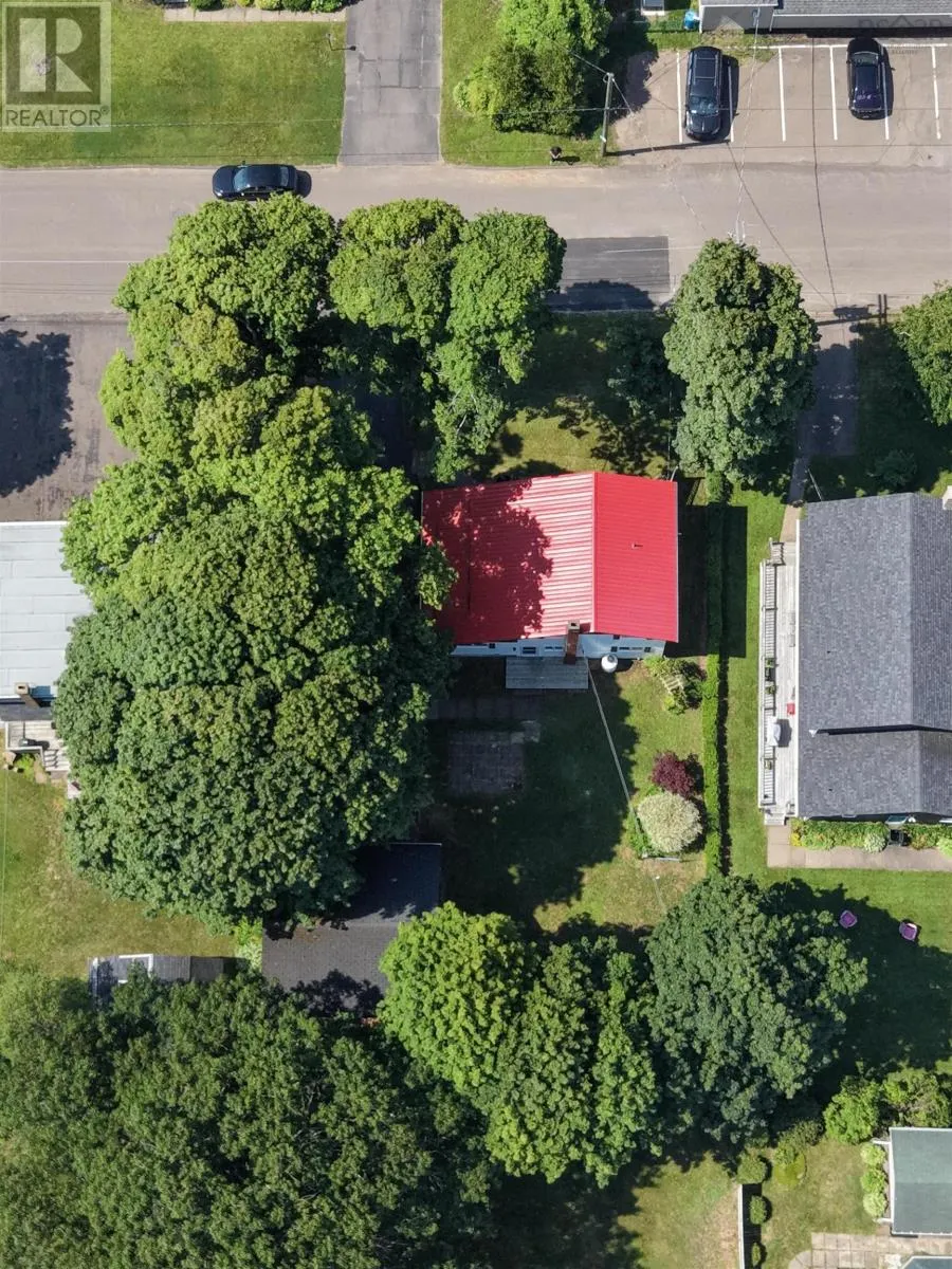 8 Allison Avenue