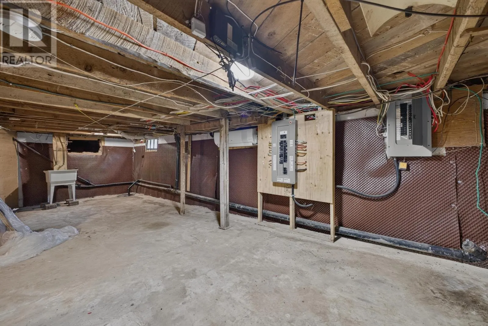 1637 NORTH MAIN Street