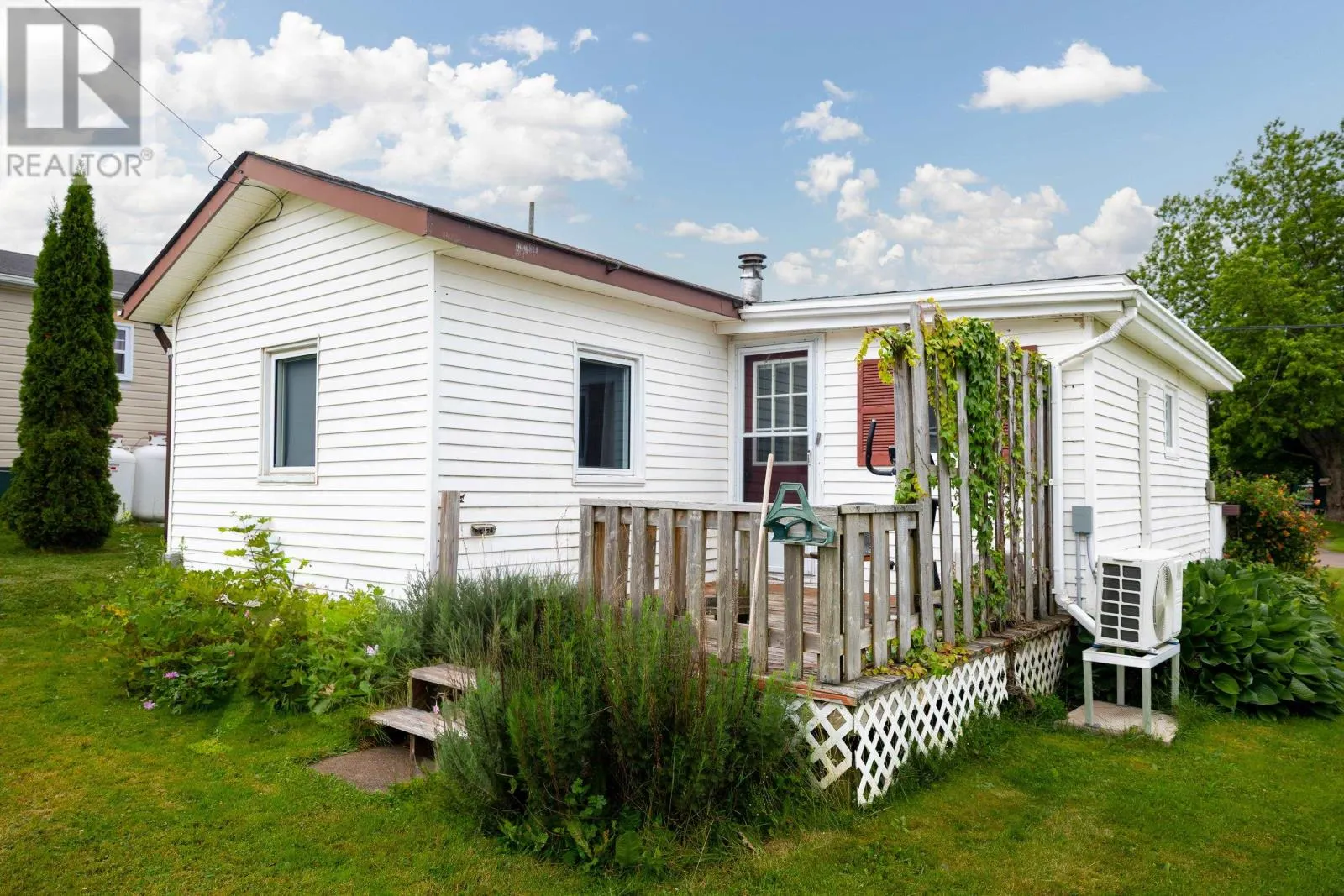 2 Selkirk Avenue