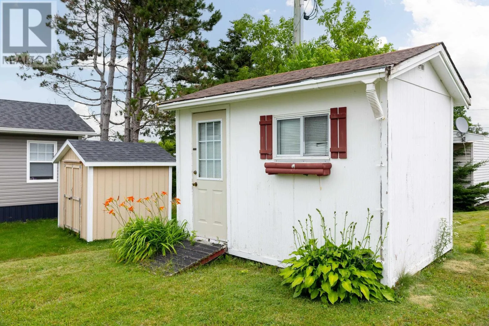 2 Selkirk Avenue