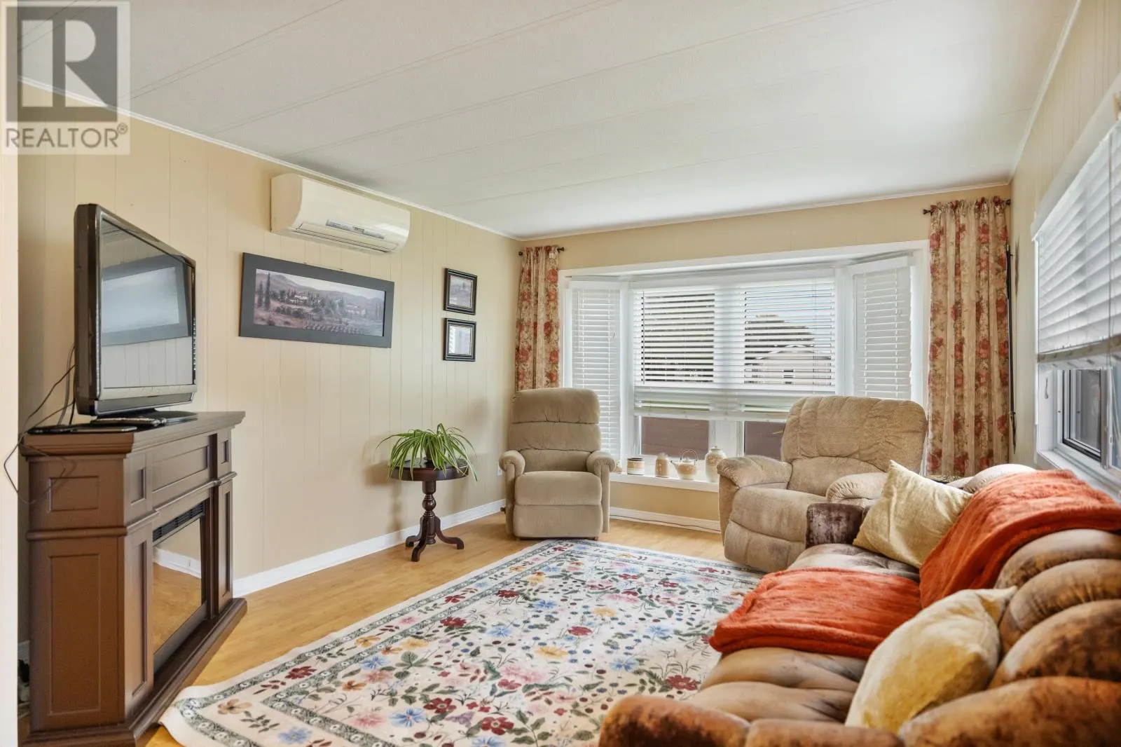 2 Selkirk Avenue