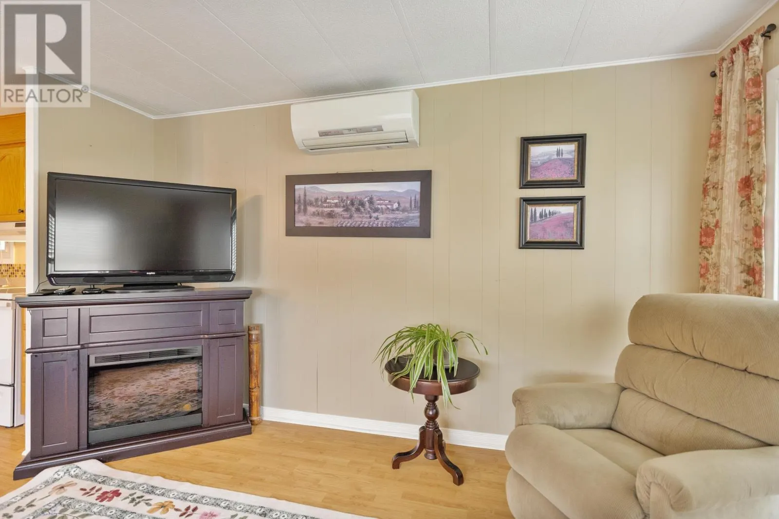 2 Selkirk Avenue
