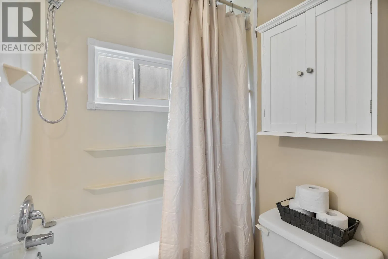 2 Selkirk Avenue