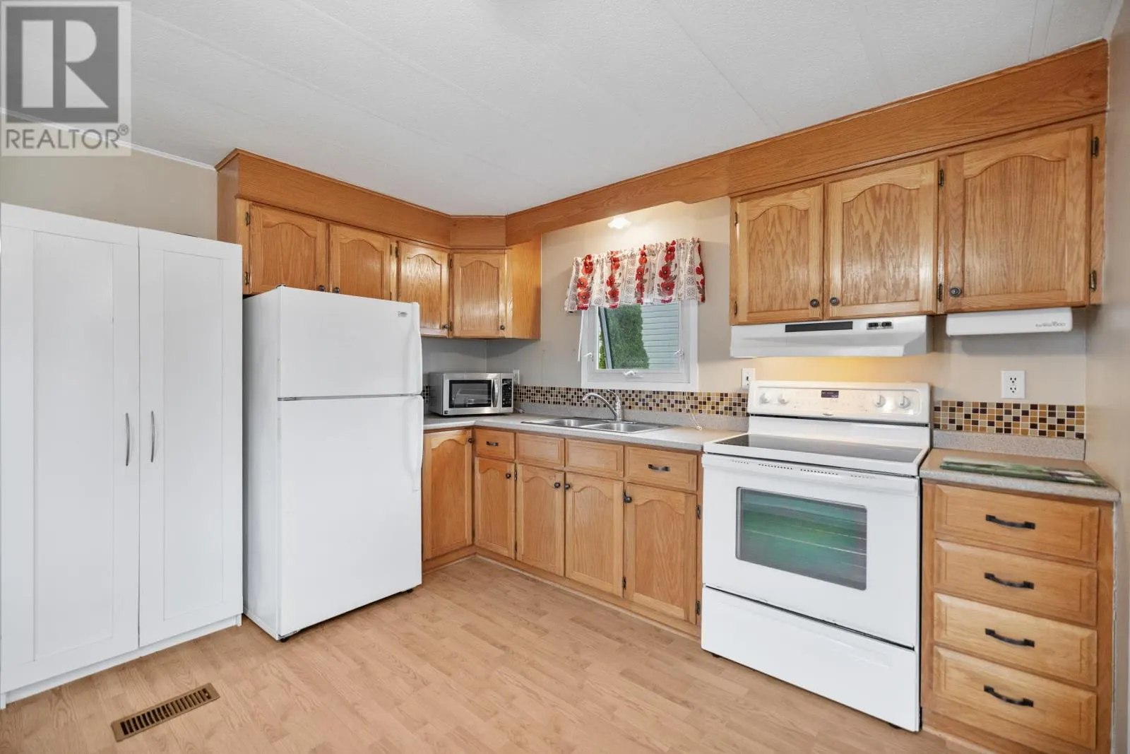 2 Selkirk Avenue