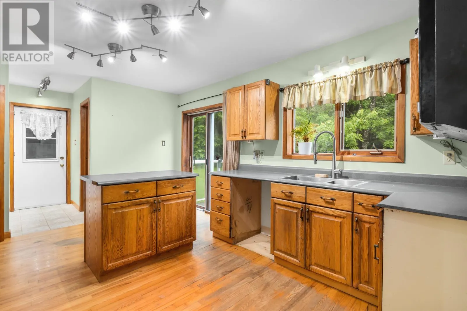 32 Kipawa Crescent