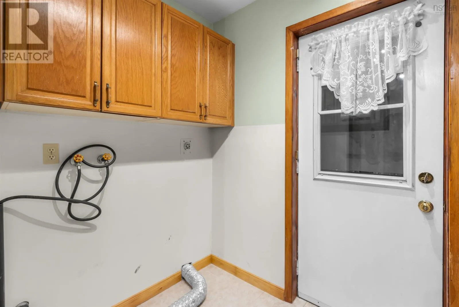 32 Kipawa Crescent