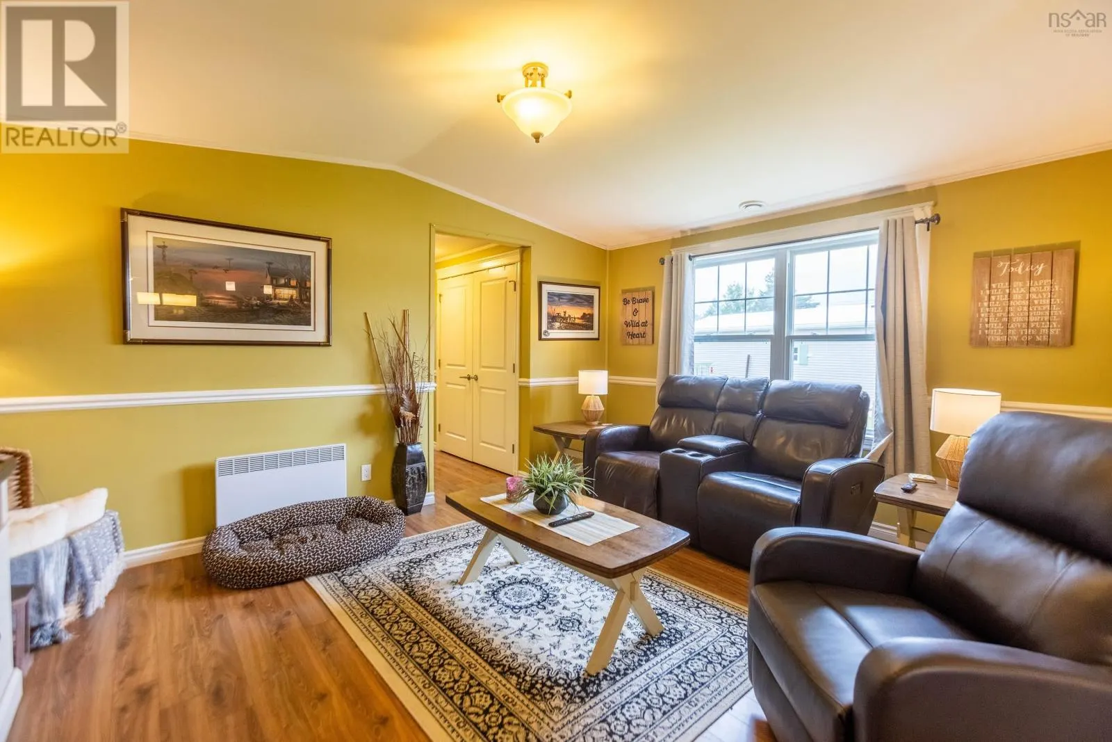 8 Lorne Crescent