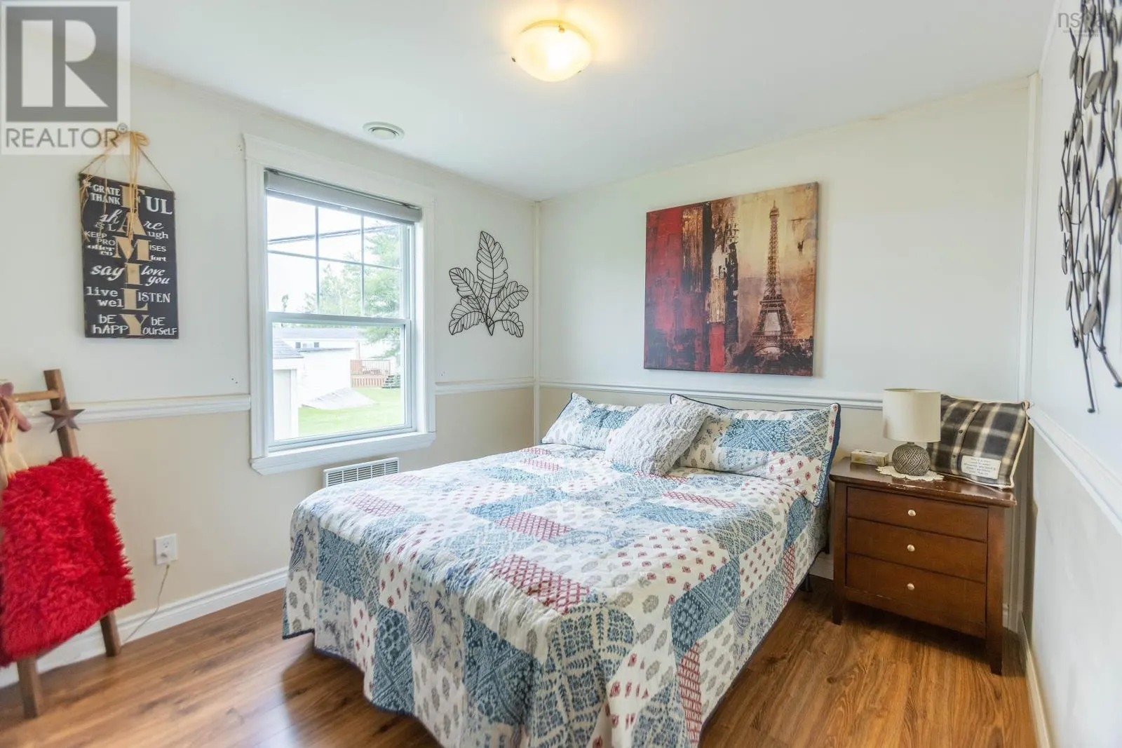 8 Lorne Crescent