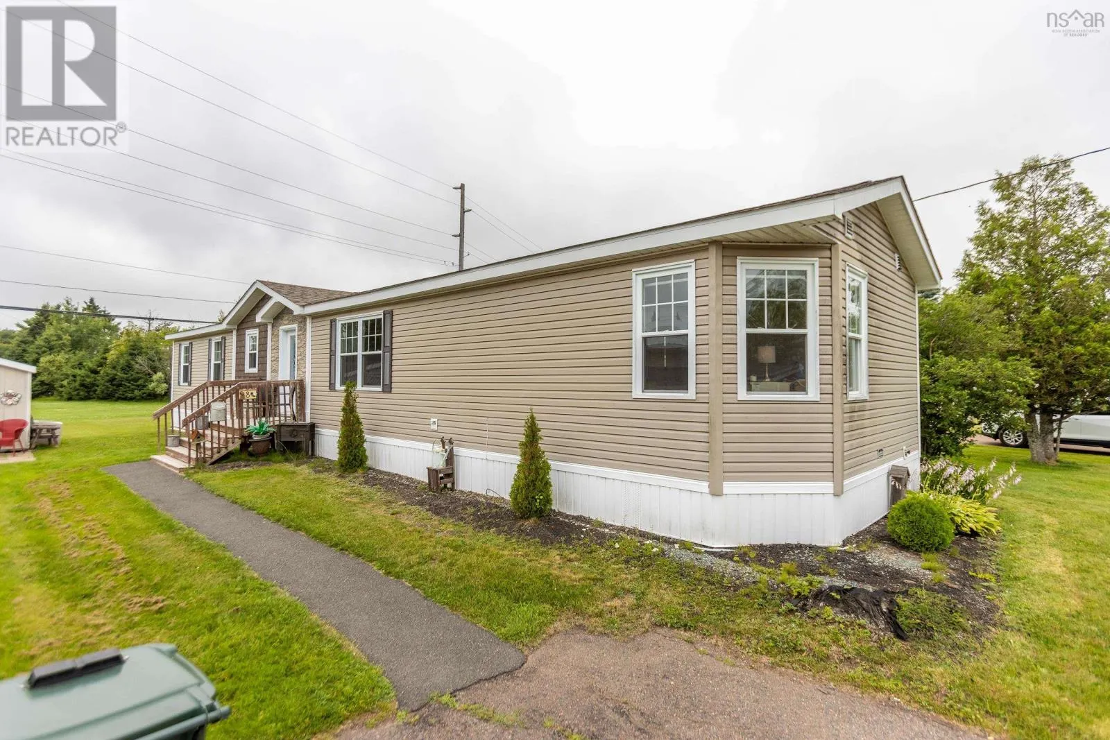 8 Lorne Crescent