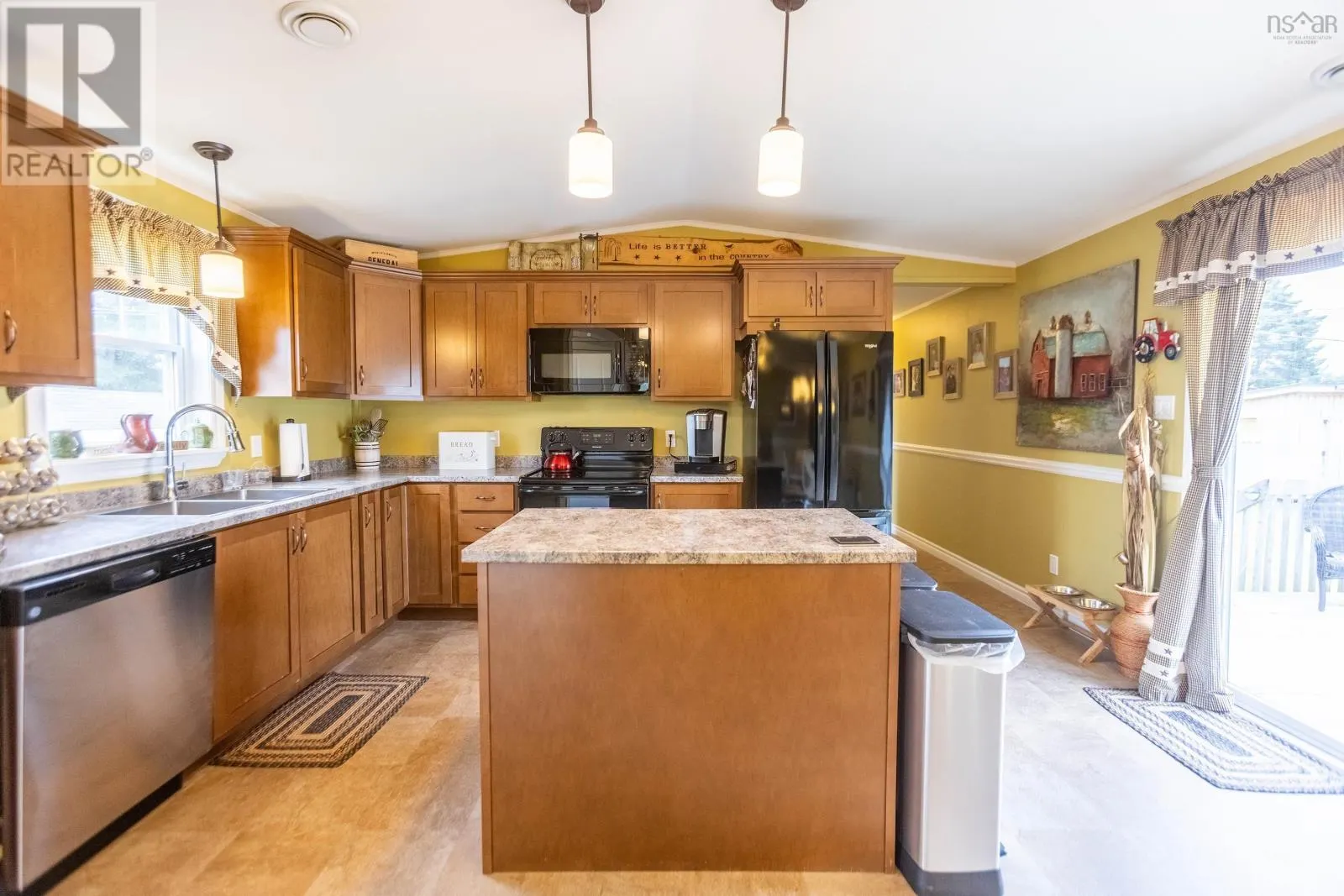 8 Lorne Crescent