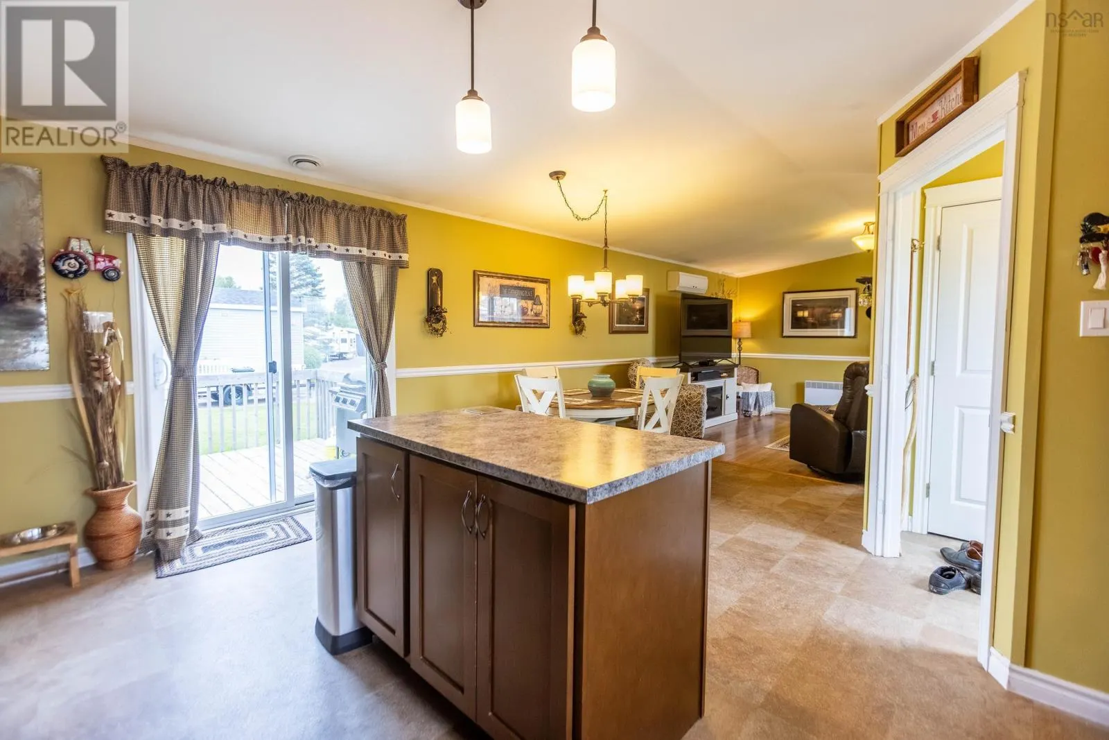 8 Lorne Crescent