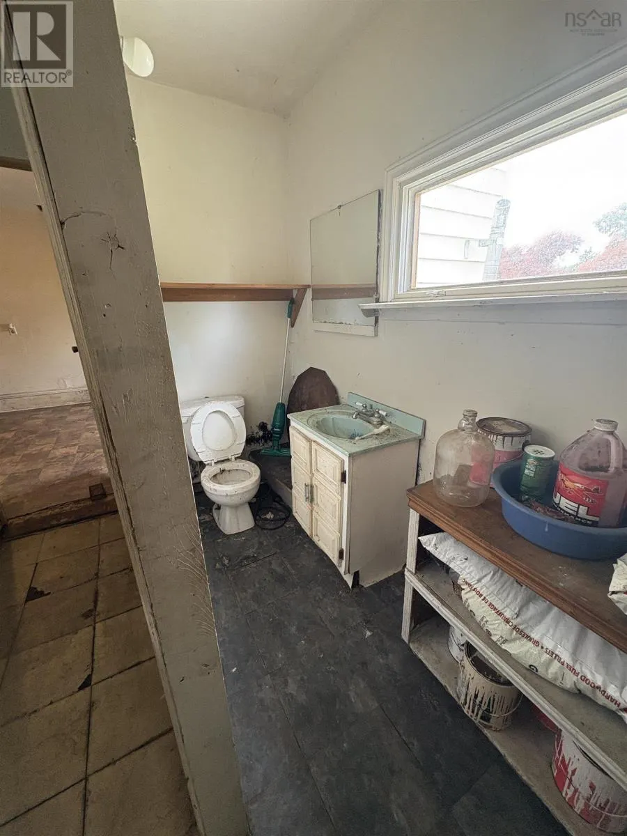 37 Rose Avenue