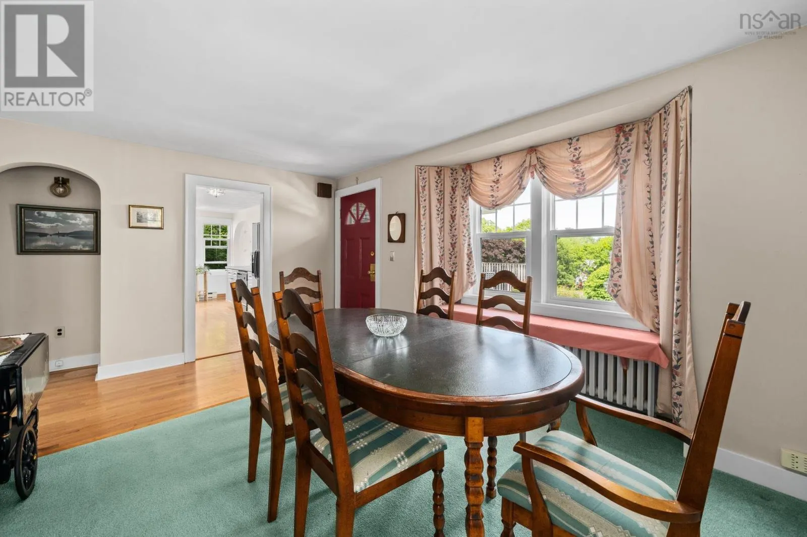 15 Oakdale Crescent