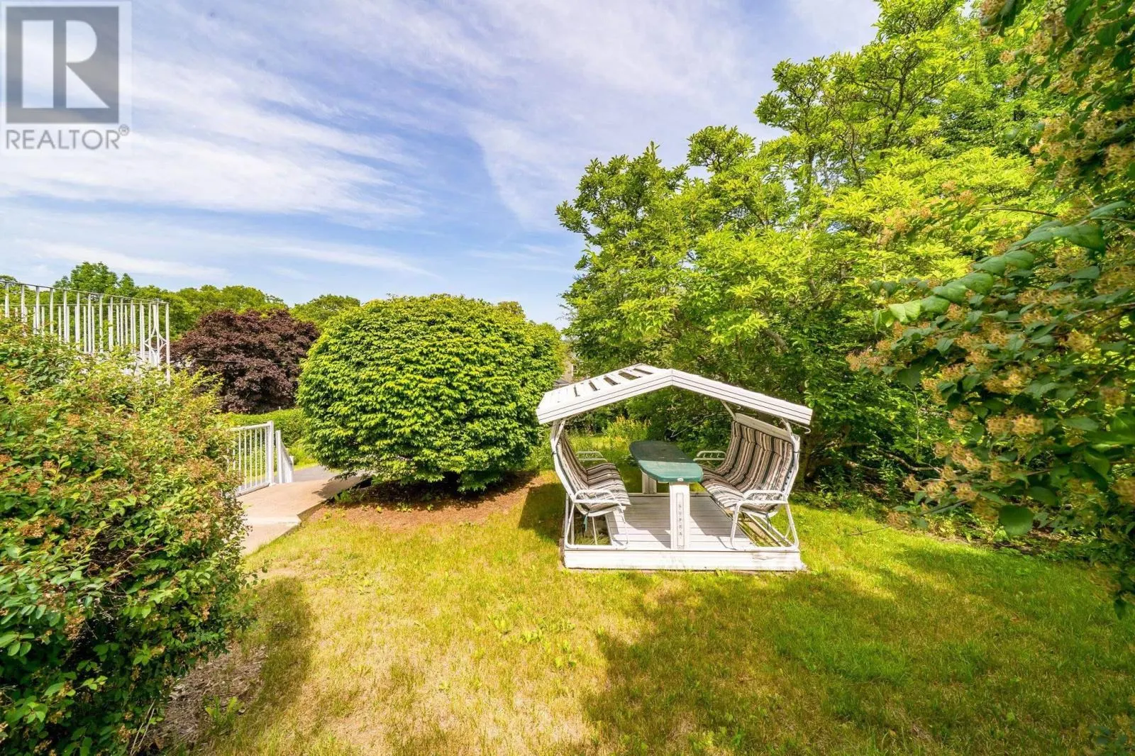 15 Oakdale Crescent