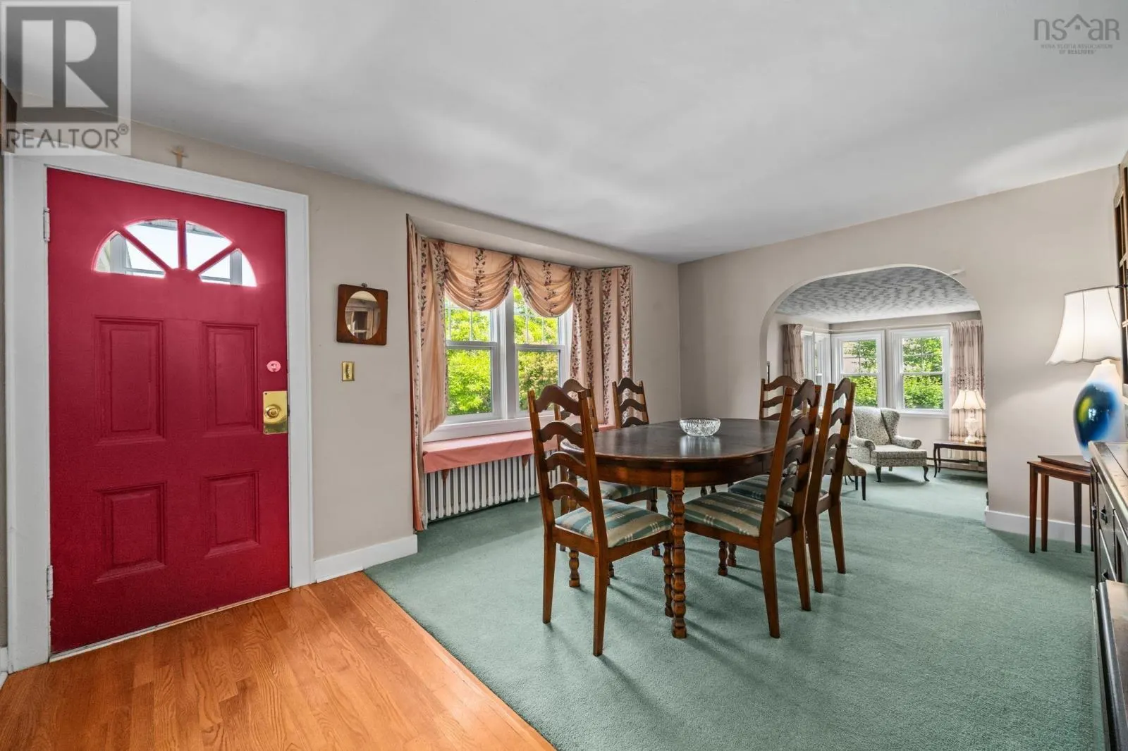 15 Oakdale Crescent