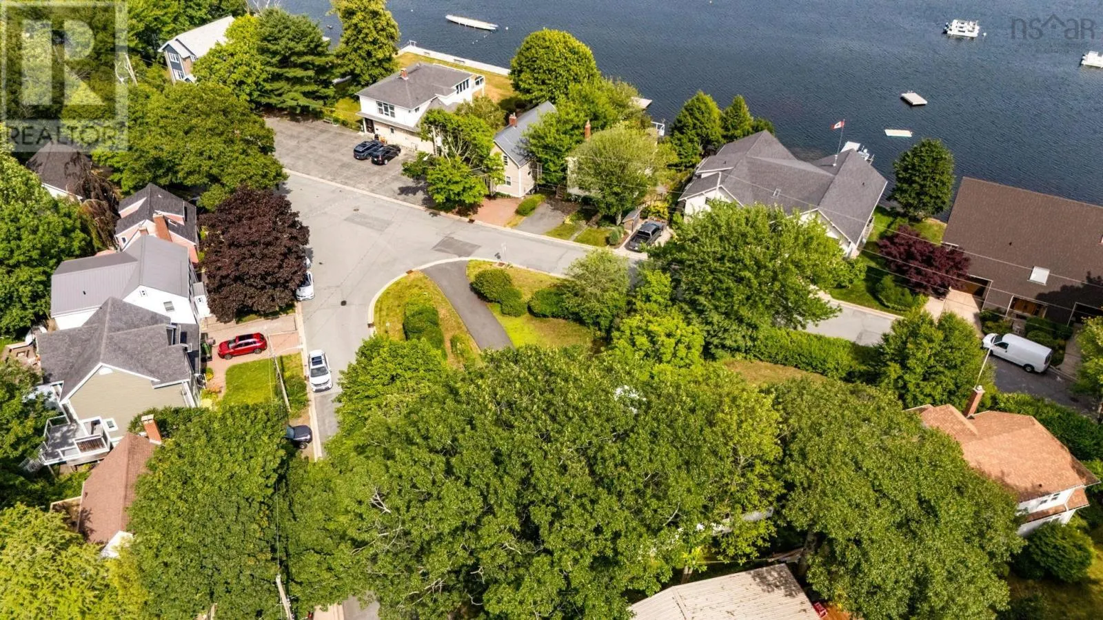 15 Oakdale Crescent